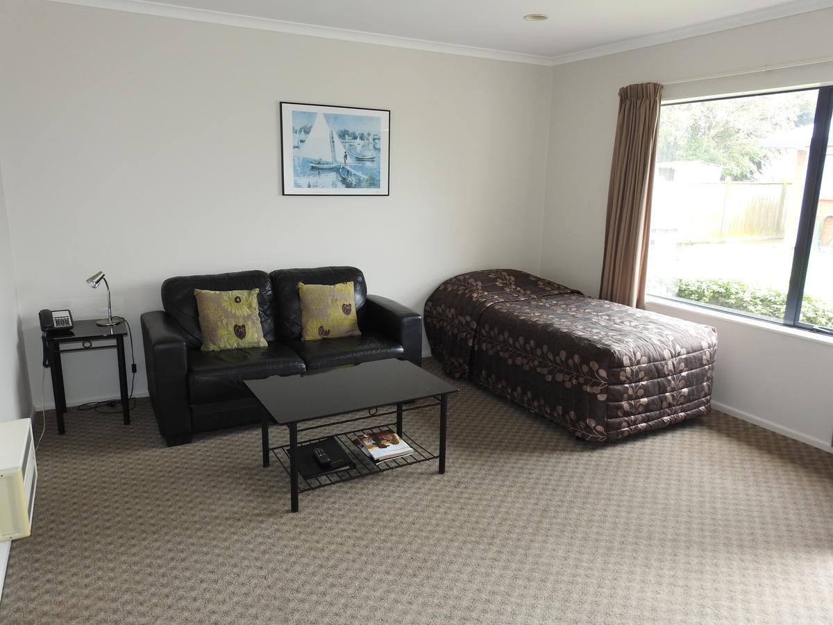 האוורה Tudor Lodge Motel מראה חיצוני תמונה