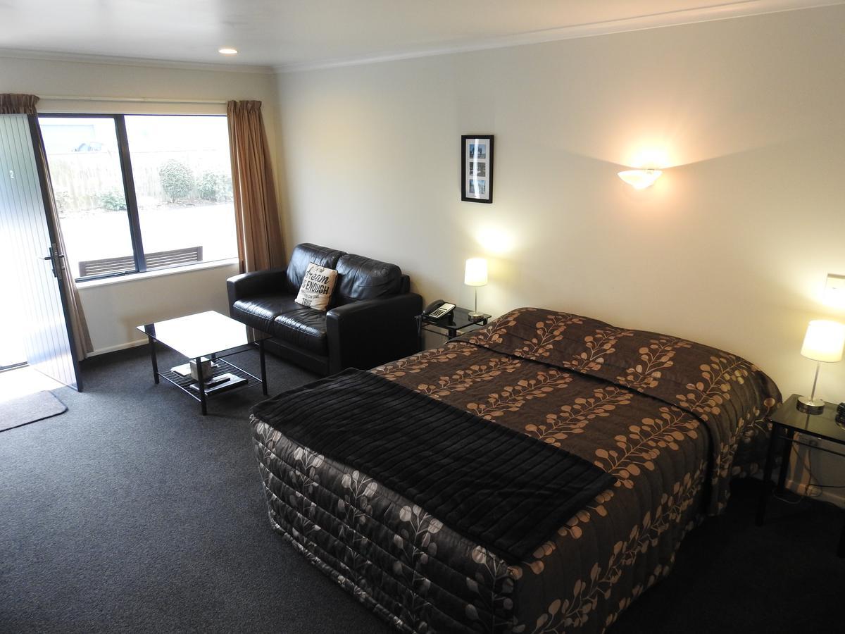 האוורה Tudor Lodge Motel מראה חיצוני תמונה