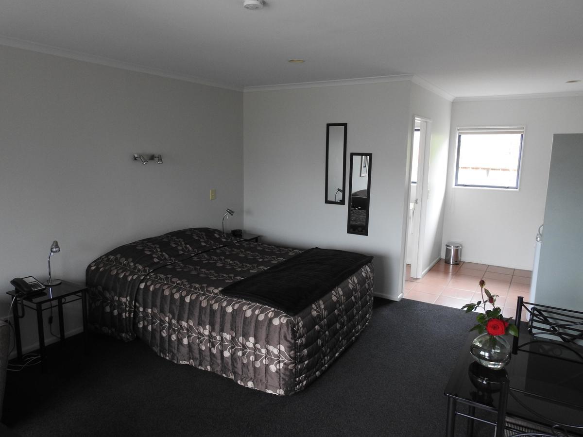 האוורה Tudor Lodge Motel מראה חיצוני תמונה