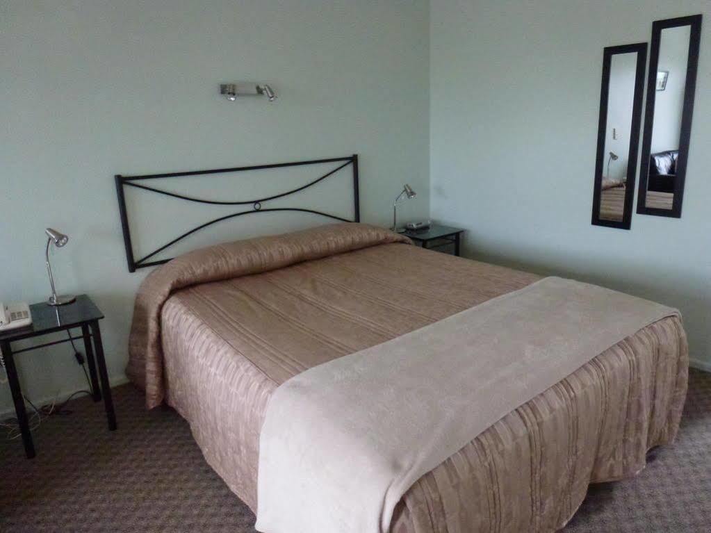 האוורה Tudor Lodge Motel מראה חיצוני תמונה