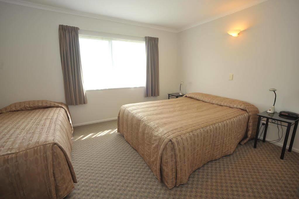 האוורה Tudor Lodge Motel מראה חיצוני תמונה