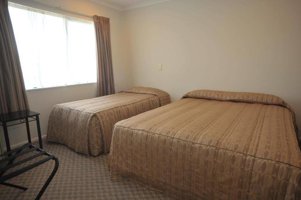 האוורה Tudor Lodge Motel מראה חיצוני תמונה