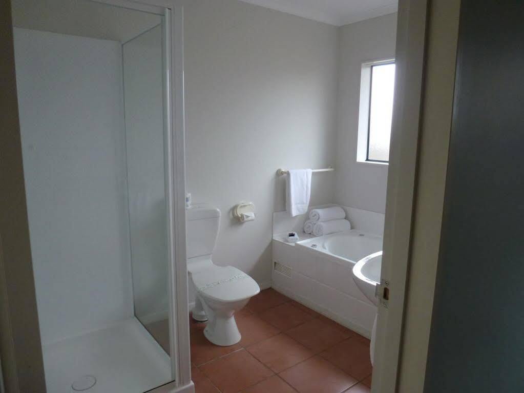 האוורה Tudor Lodge Motel מראה חיצוני תמונה
